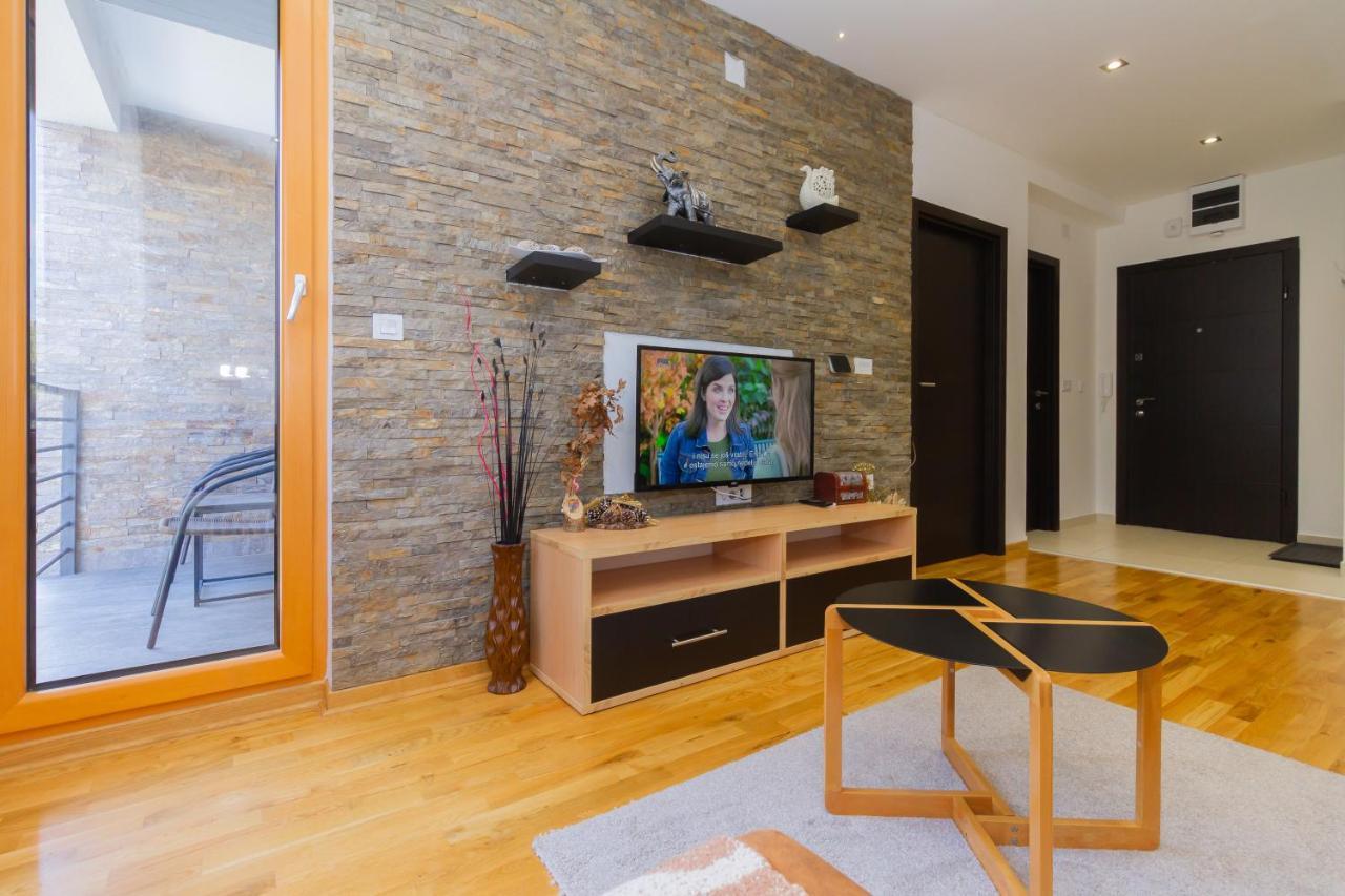 Binis Apartment Zlatibor Bagian luar foto
